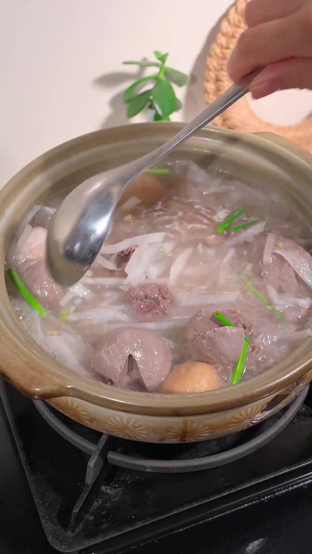 这个季节可以多喝萝卜丝牛肉汤,好处多多