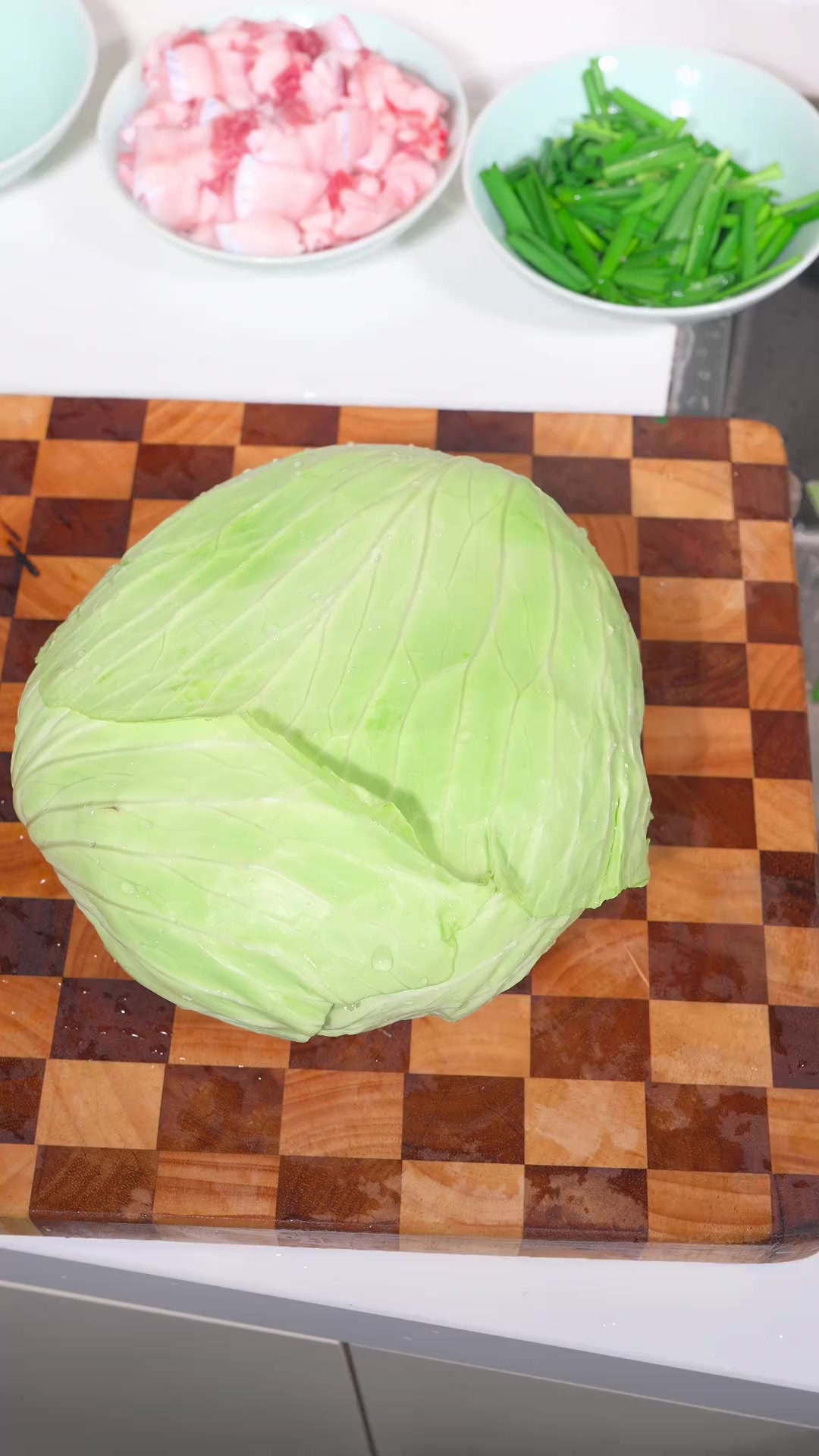 干锅手撕包菜这样做,酸酸辣辣的,这水平学会可以开苍蝇馆子了