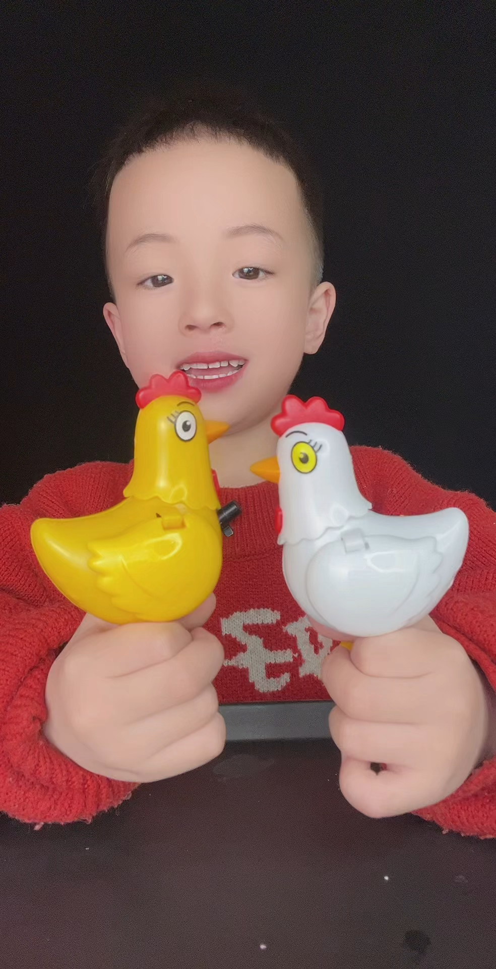 萌娃搞笑日常,母鸡下蛋