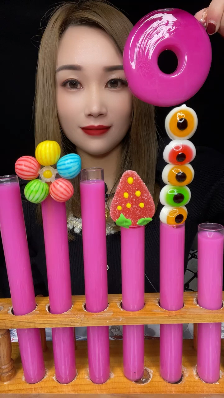 今天喝粉色甜甜圈 草莓软糖