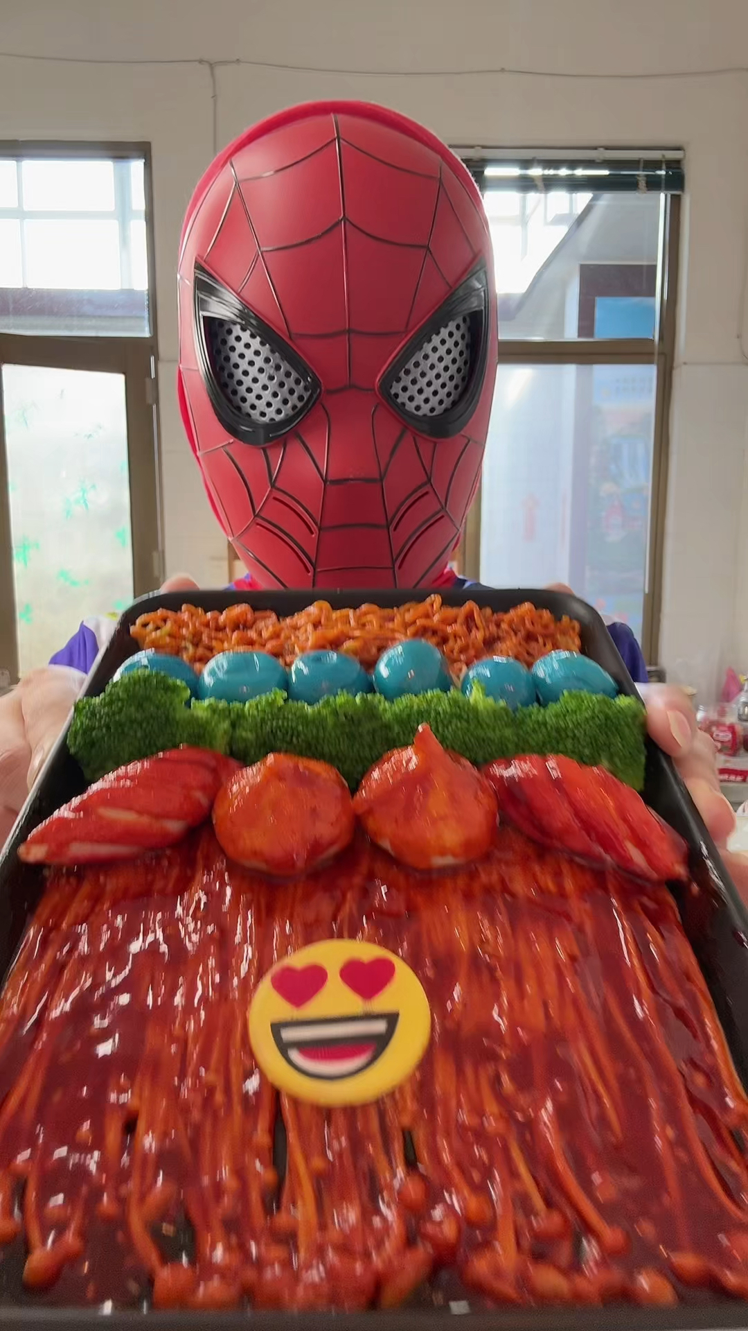 今天吃美食拼盘,蜘蛛侠来了