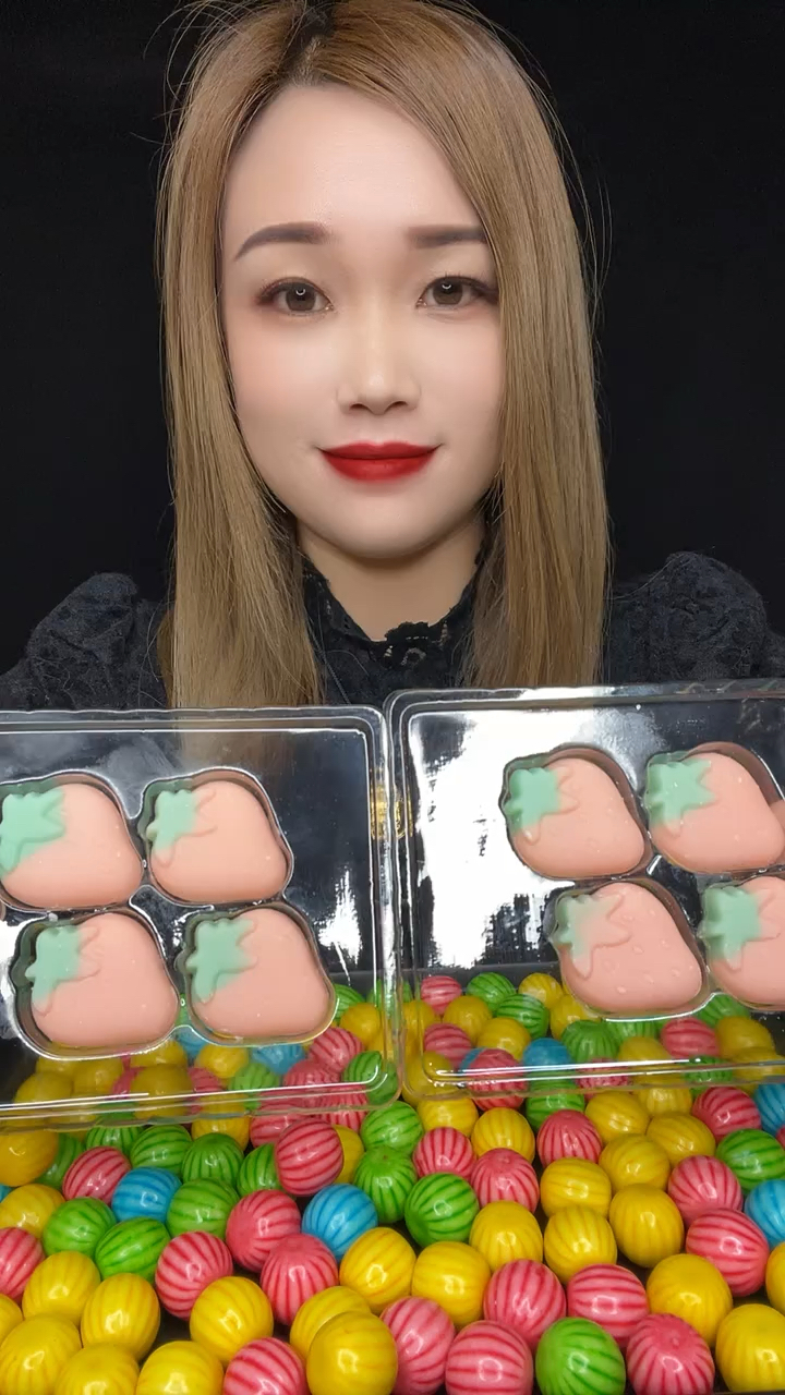 今天吃草莓巧克力