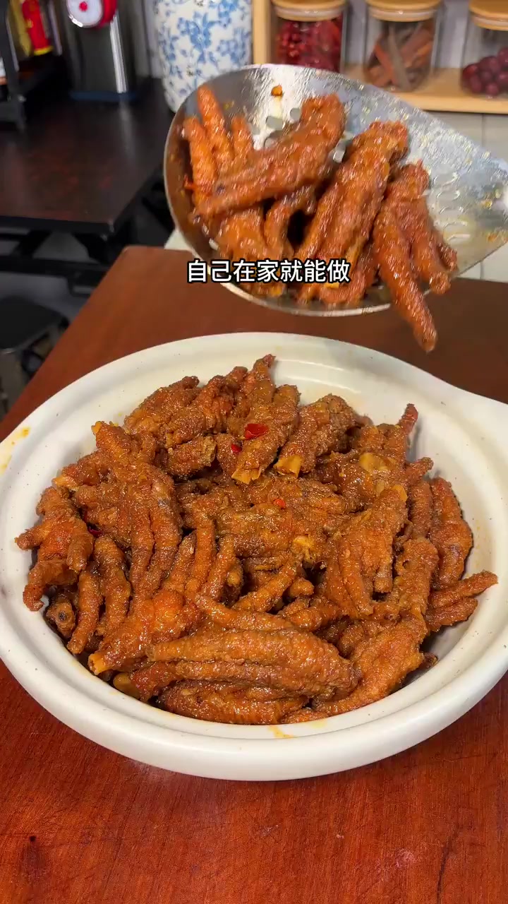 抿一口就脱骨的虎皮鸡爪，在家做真的很简单！