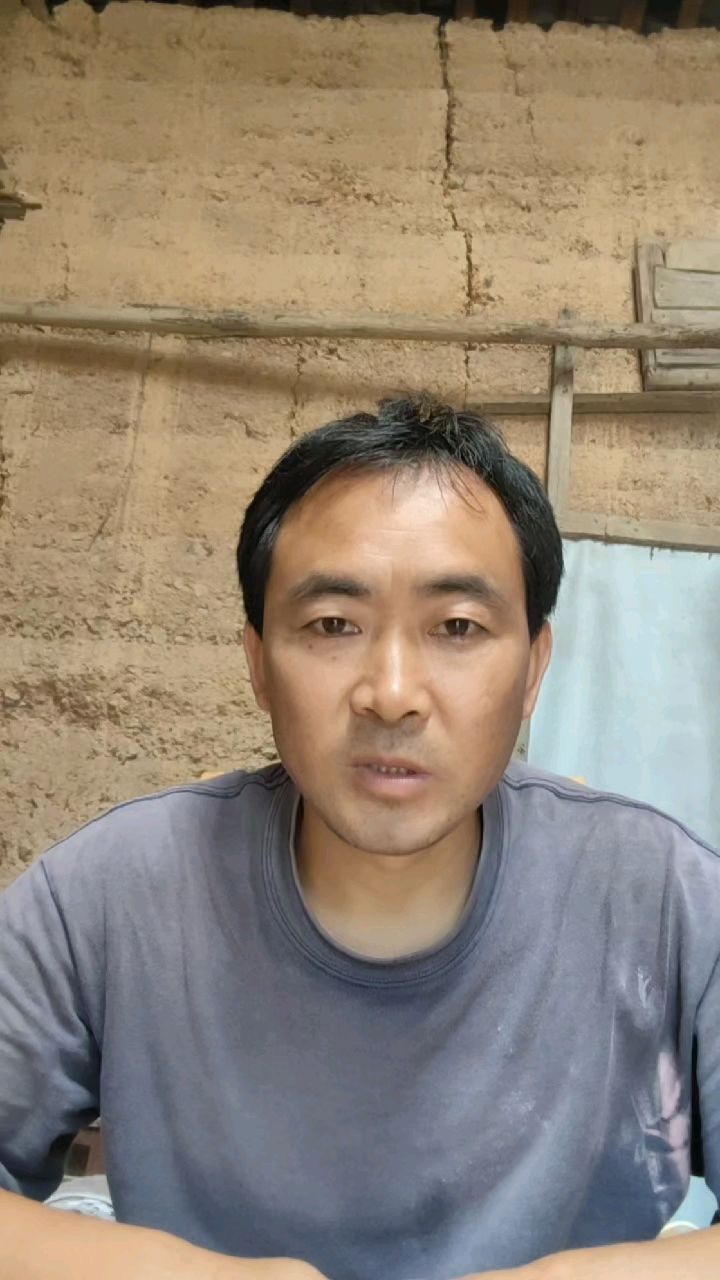 正宗的土鸡蛋很黄或很红吗?