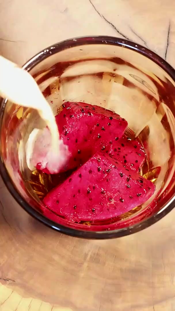 超简单火龙果奶茶 只要你有一只养生壶就能煮出来。