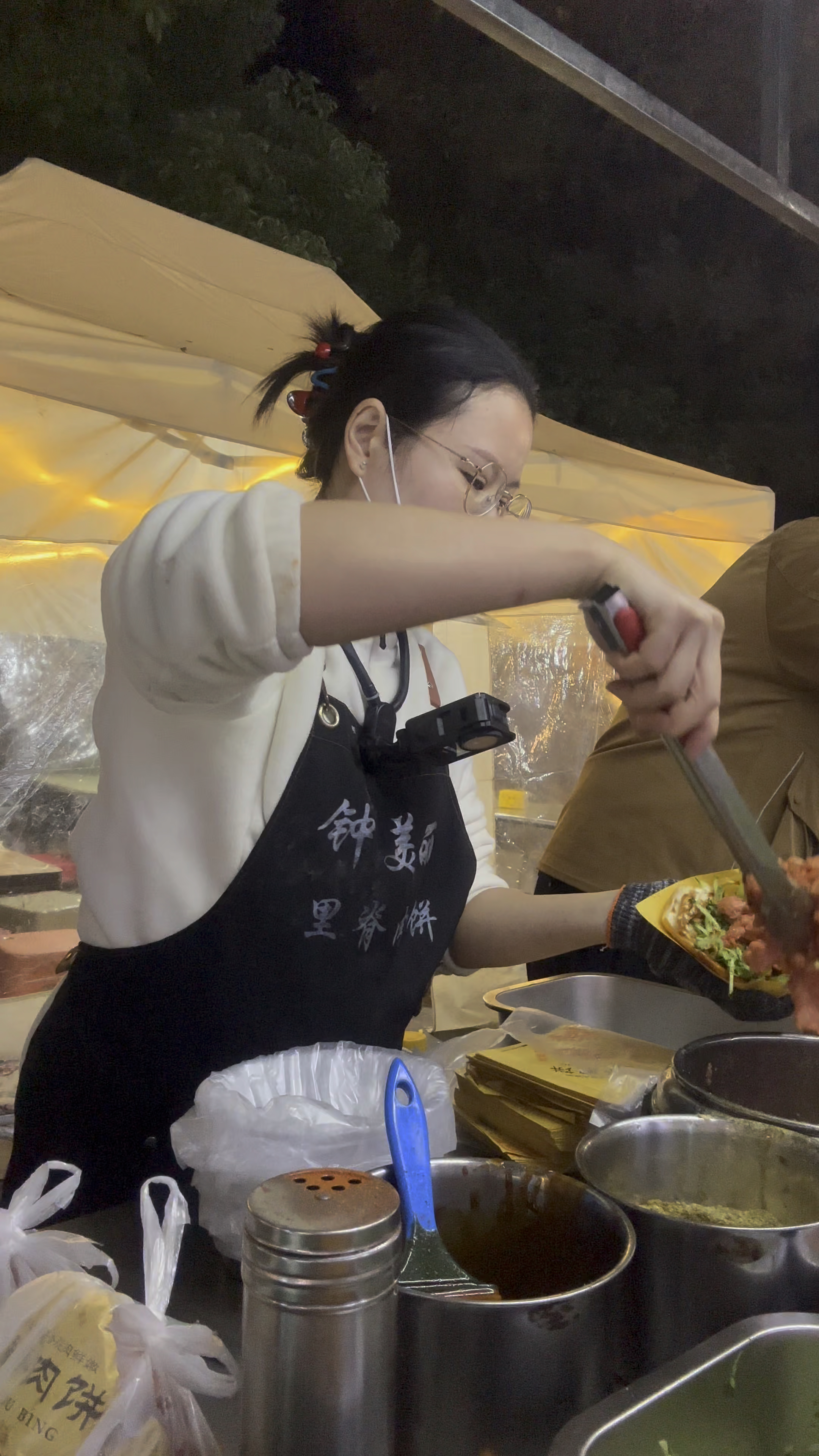 工作辞掉后在南京摆摊，卖里脊肉饼终于月入过万了