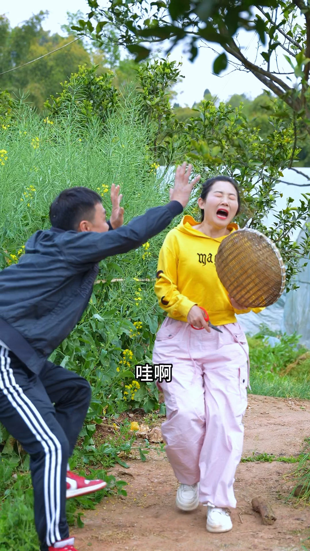 今天做个豌豆腊肉饭,虽然有点糊,杰哥一口气直接干了五大碗!