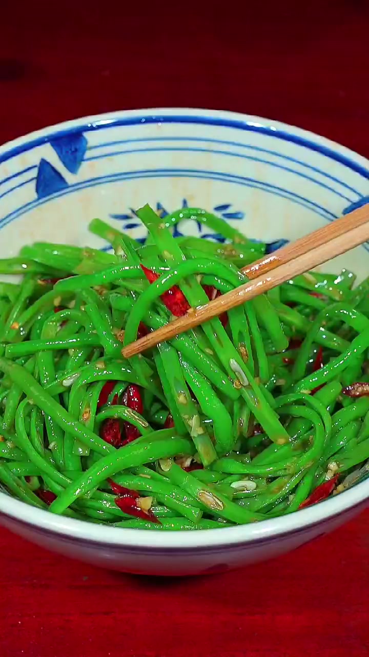 凉拌豆角不仅做法特别简单而且下酒又下饭!
