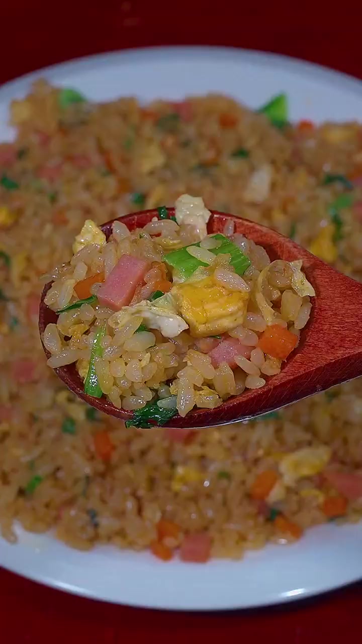 家庭蛋炒饭这样做，五分钟搞定，大人小孩都爱吃！