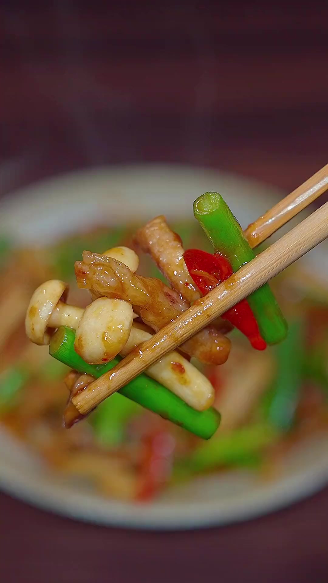 白玉菇炒肉丝这样炒，三碗米饭都不够吃，做法海非常简单