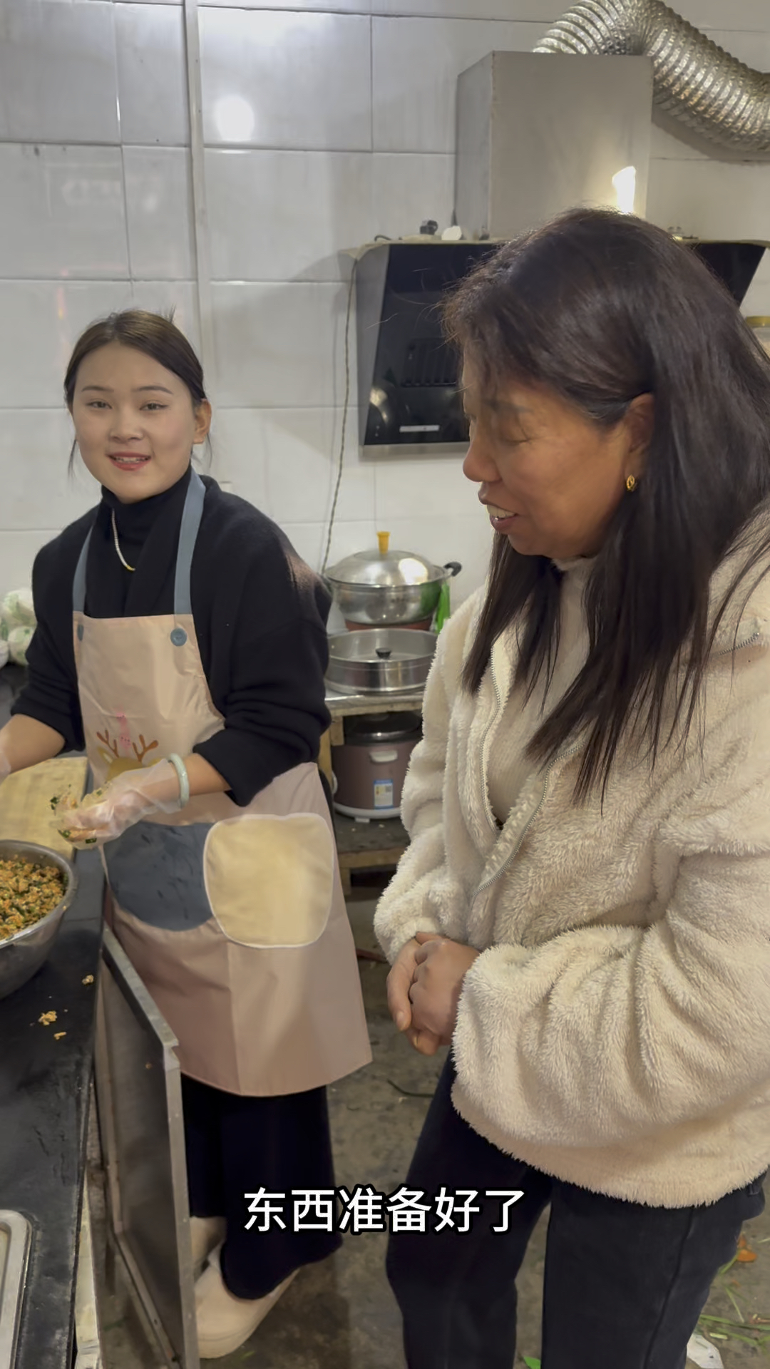 想着今天爸妈不在家灵洋我俩包些饺子这应该就是平凡而幸福的日子