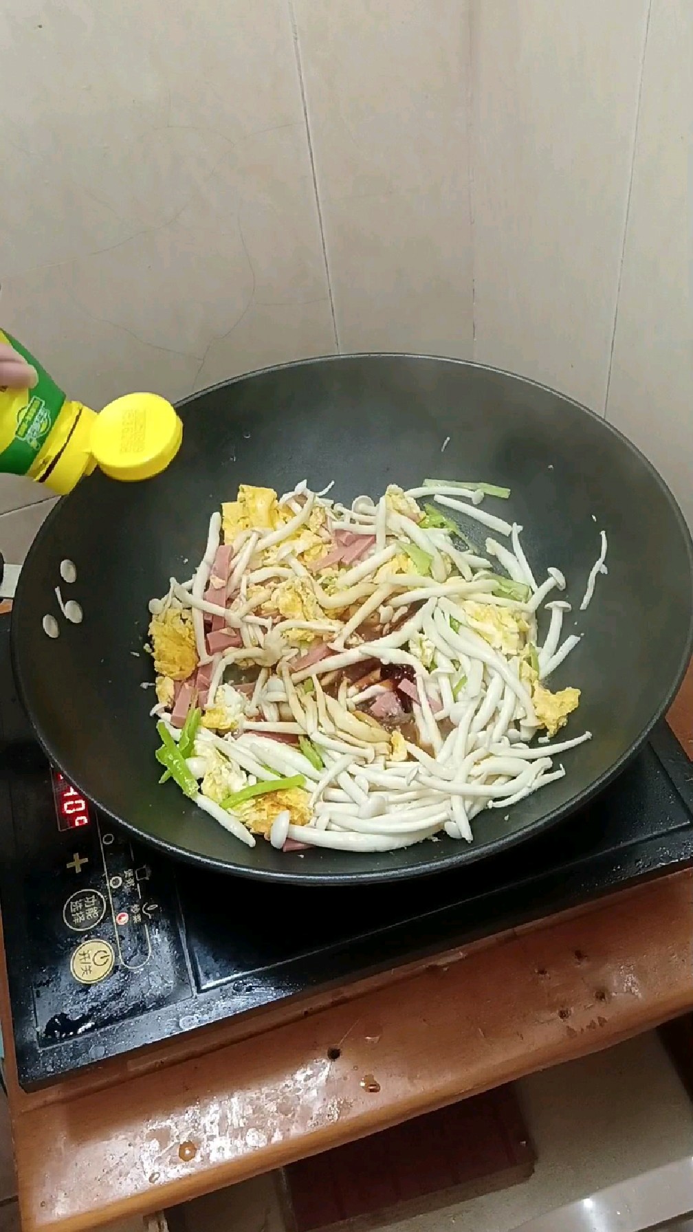 海鲜菇炒鸡蛋这样做，实在太好吃了