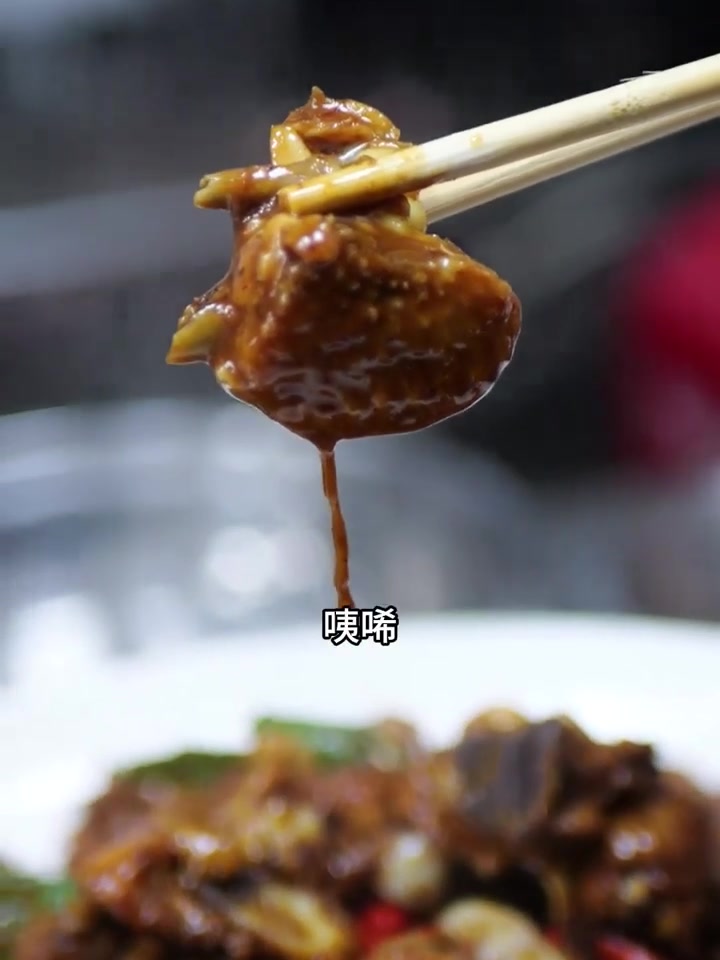 尖椒炒鸡好吃的家常菜分享给大家在家里做试试滋的很！