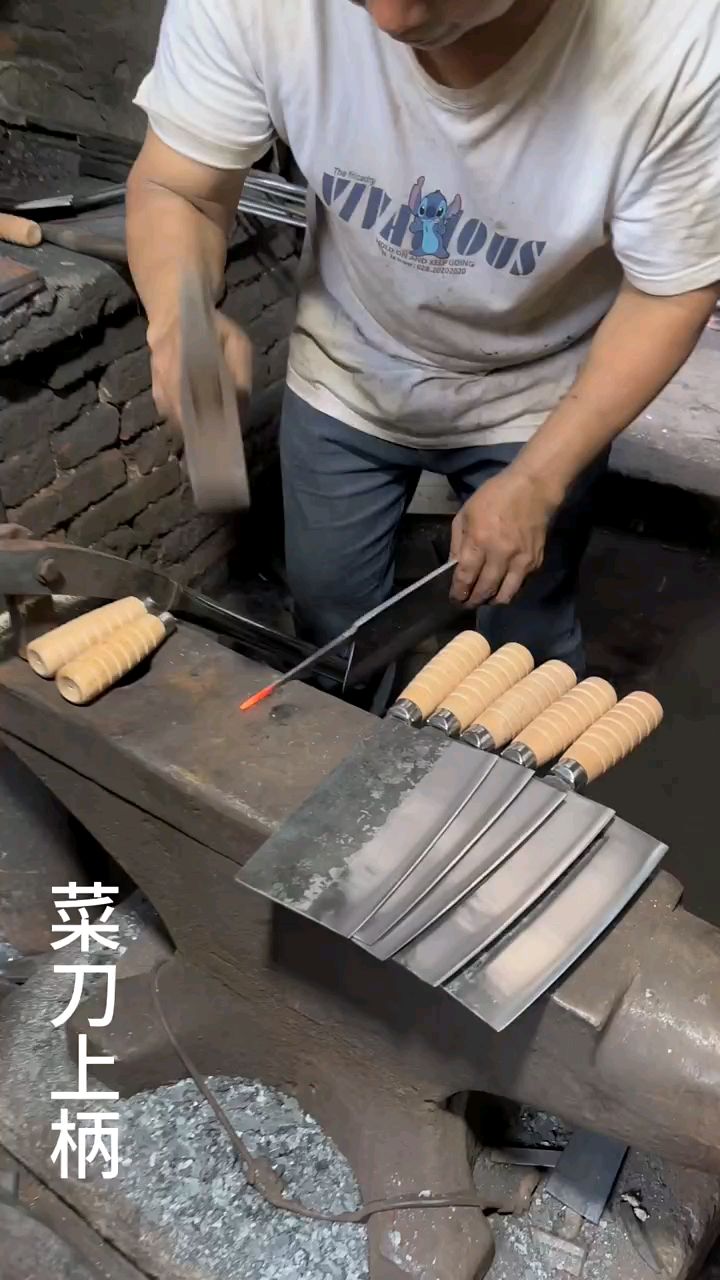 手工锻打菜刀手柄安装