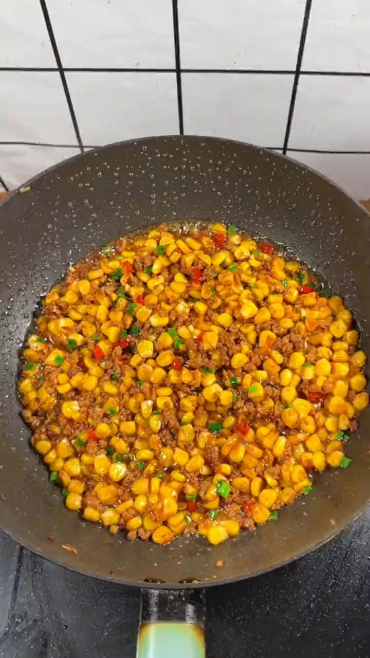 青椒肉沫炒玉米,一勺一口饭