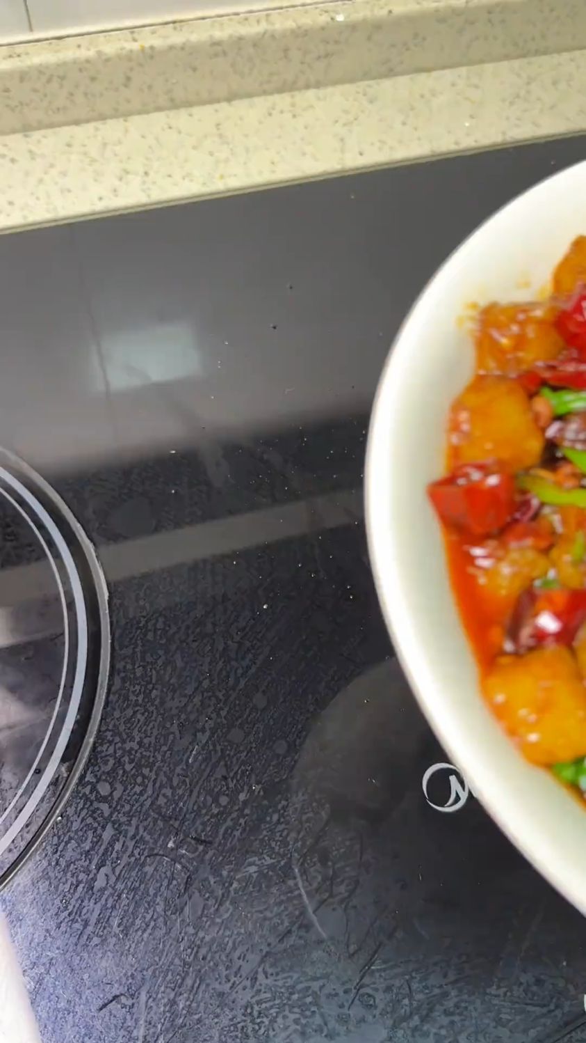 米豆腐如果不想凉拌，那就试试爆炒的吧