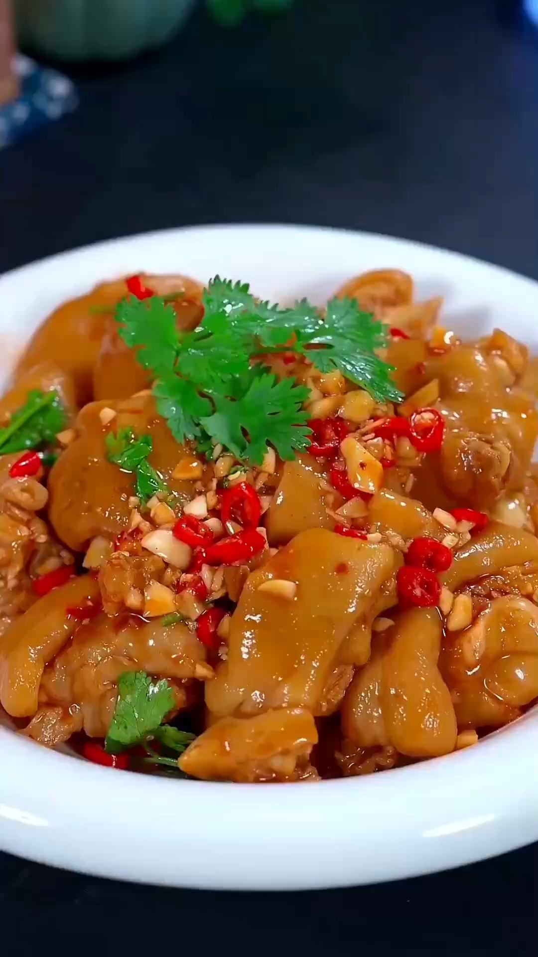 猪蹄别总是红烧了,试试做一道凉拌猪蹄,酸辣爽口,好吃又解馋