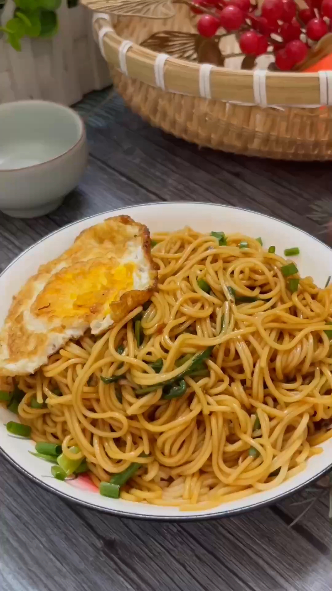 葱油拌面简单家常的做法，葱香浓郁，5分钟搞定，快速又好吃