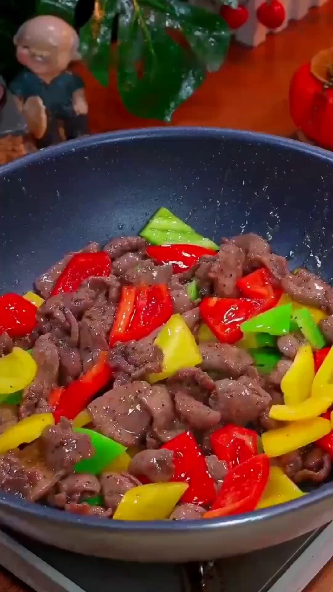 以后想吃黑椒牛肉片,试试这样做,滑滑嫩嫩的,大人小孩都抢着吃