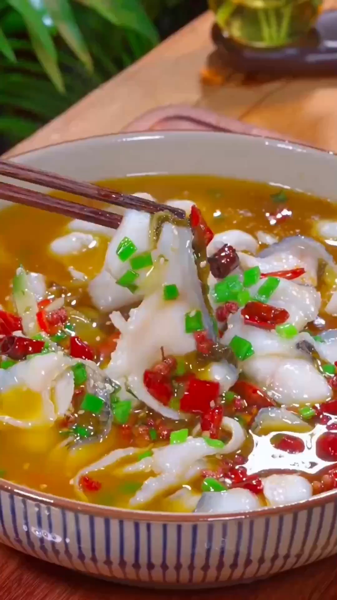 想吃金汤酸菜鱼，自己在家做一点也不难，酸爽过瘾，鱼片鲜香嫩滑