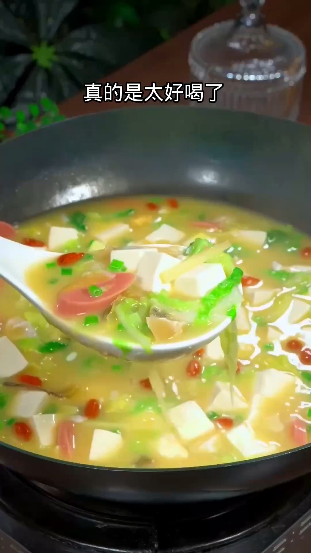 用3个咸鸭蛋,就可以做出一锅又鲜又甜的三鲜汤,全家都爱喝