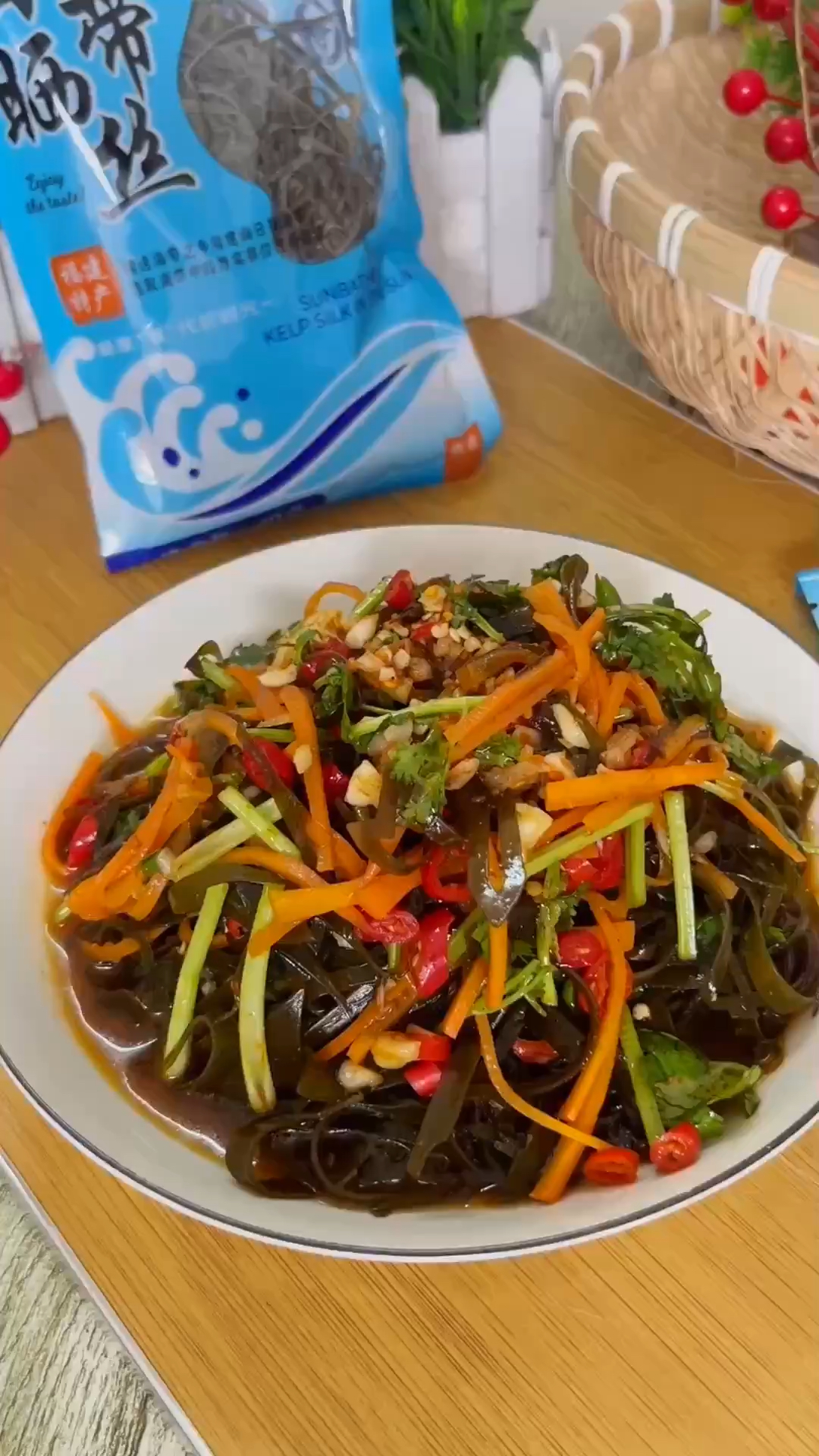 凉拌海带丝这样做,清脆爽口,做法简单,酸辣入味又好吃