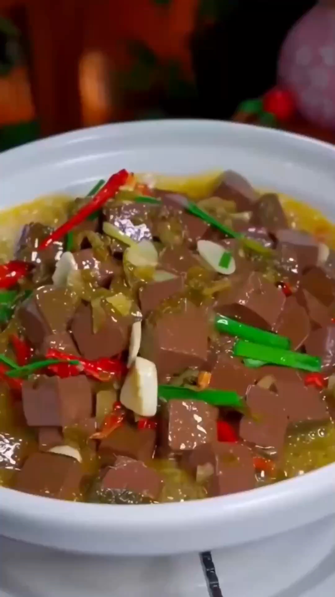 大鱼大肉吃腻了,那你就做一锅金汤酸菜血旺,猪血酸爽入味好吃