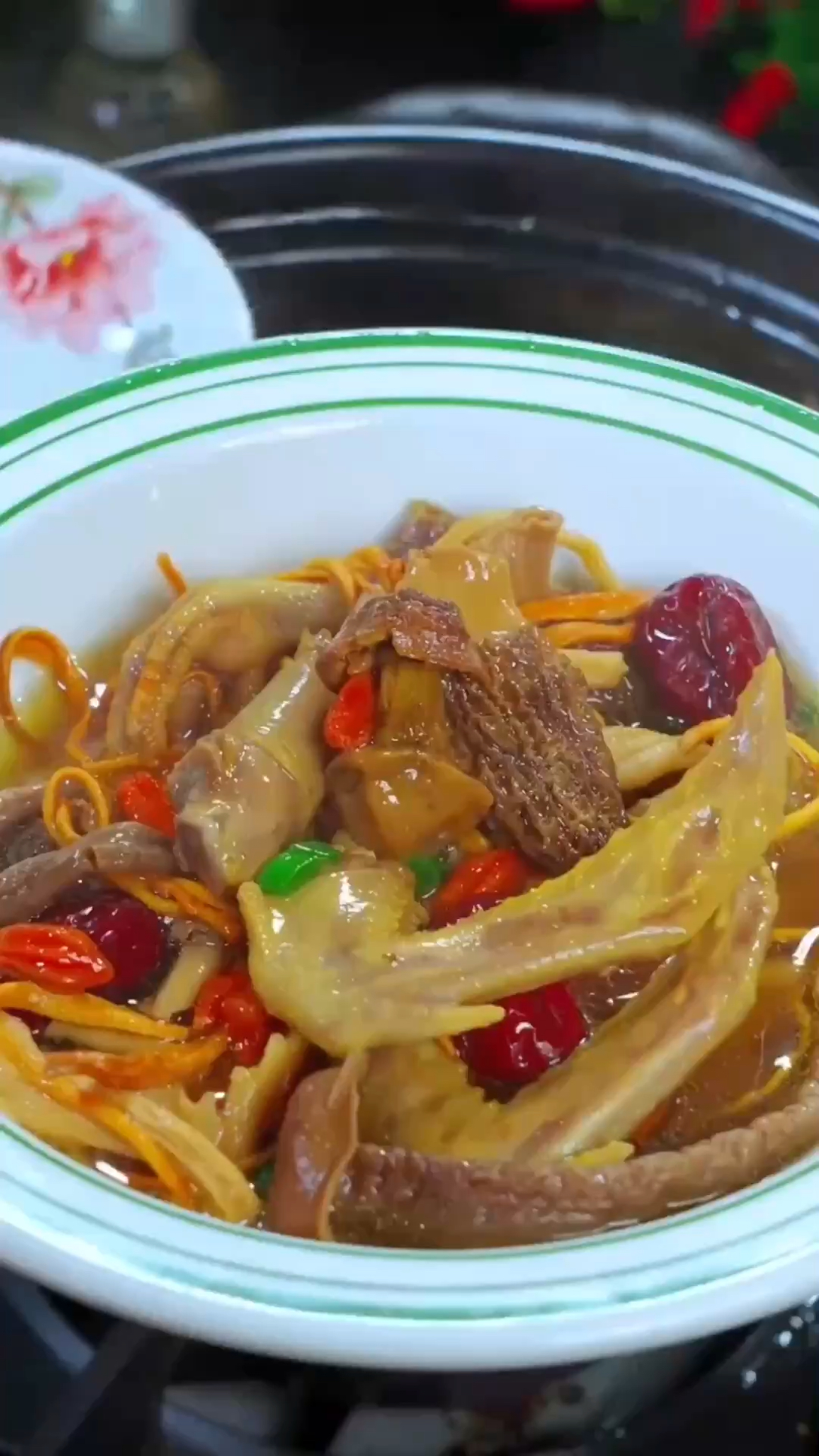 鸽子汤怎么做才好喝?大厨教你一招,汤鲜味美,孩子特别喜欢喝