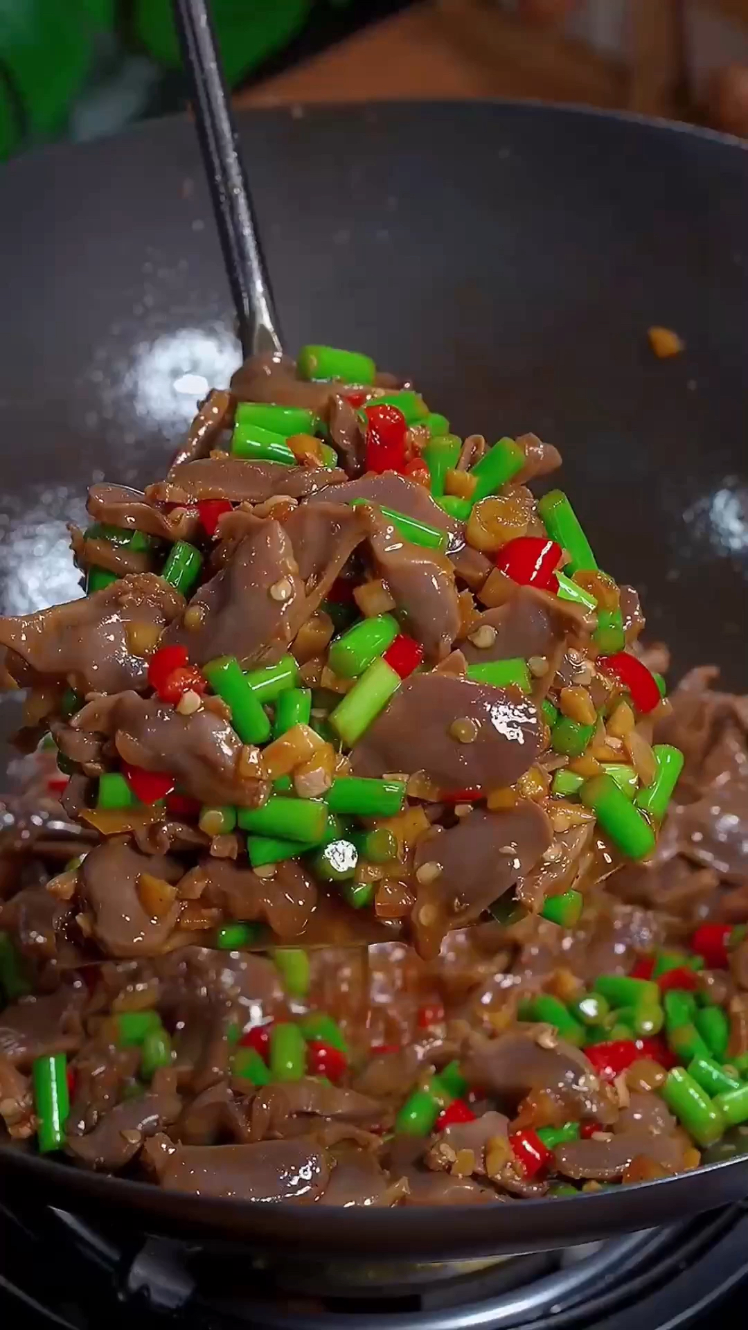 以后不知道吃什么下饭菜的时候,你就试试这道酸辣鸡胗,酸辣脆爽