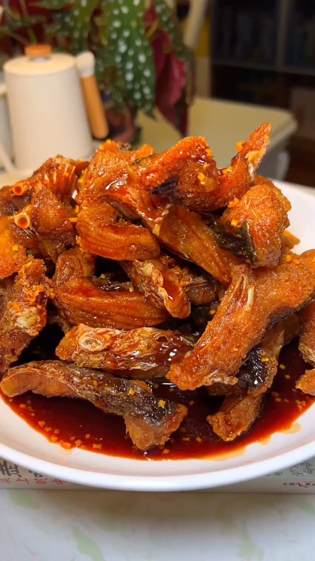 每次朋友聚会，我都会做一道糖醋爆鱼，外酥里嫩，好吃又解馋