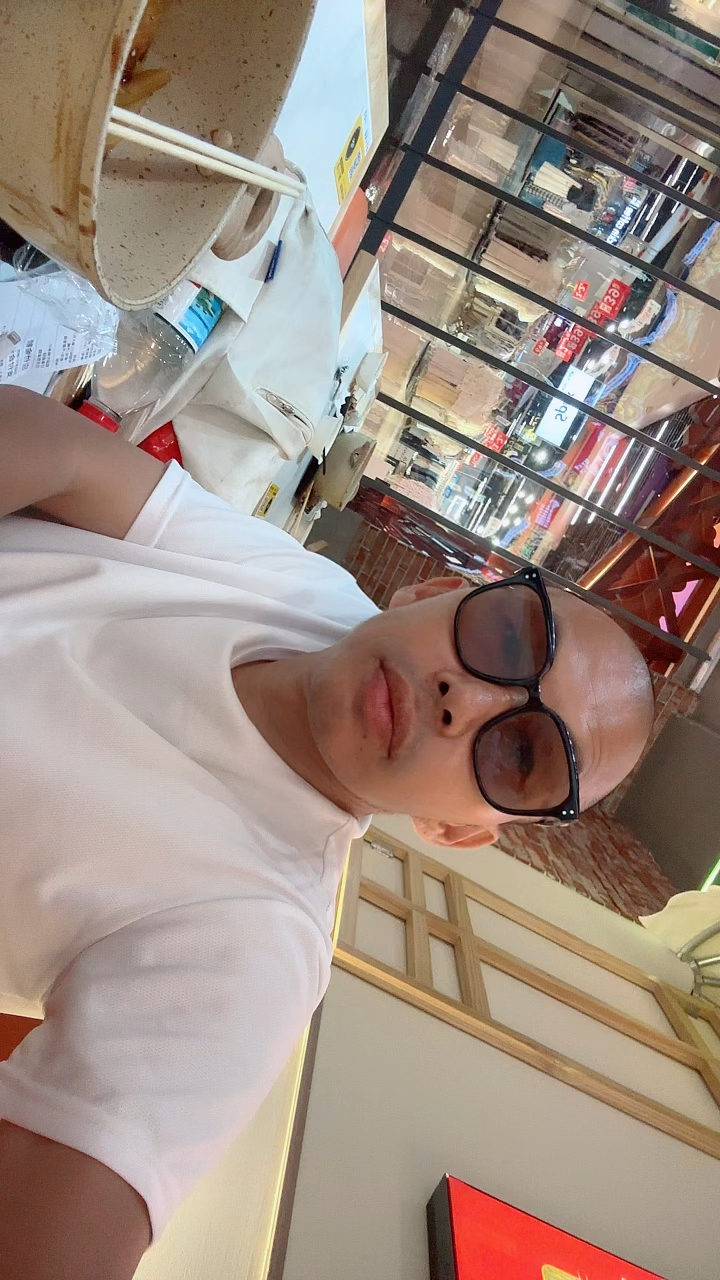 武汉泛悦商场吃鸭翅鸭爪煲