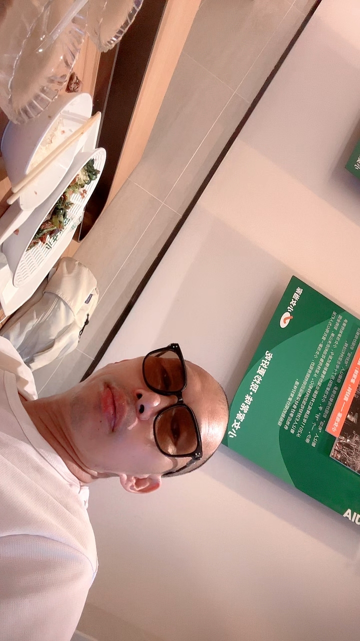 南昌八一广场附近的万达广场小女当家吃快餐