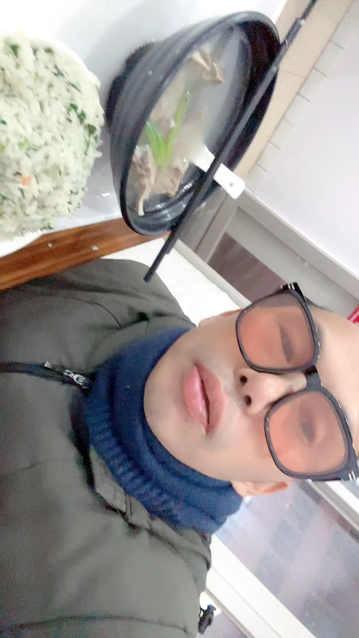 上海徐家汇地铁站附近的菜饭骨头汤吃晚饭