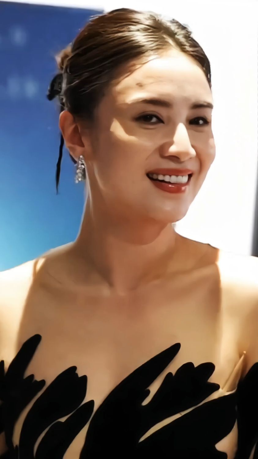 宋佳大美背纹身图案好美好有个性!#娱乐圈 #魅力女人 #宋佳