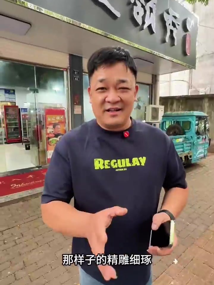 咸菜肉丝面给大家尝尝，品一样也不贵！