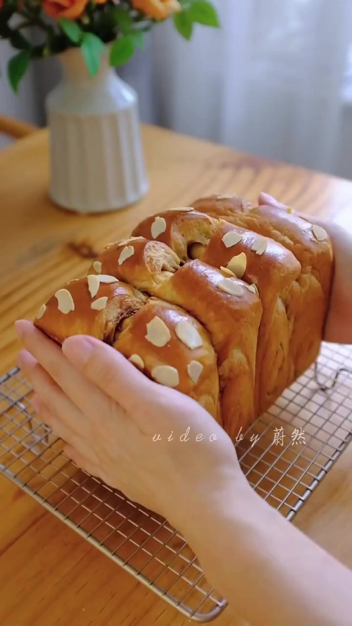 惬意的假期里一起来享用一份浓郁却不甜腻的黑糖吐司吧！