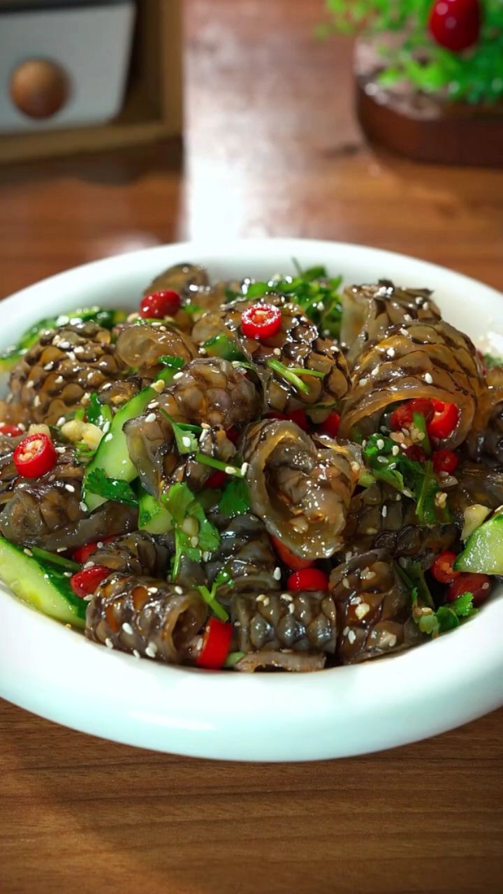 这个凉拌鱼皮卷QQ弹弾脆爽开胃还解腻,简单方便下酒又下仮#鱼皮卷