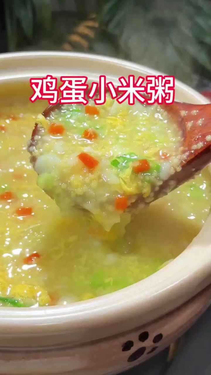 早餐来一碗#鸡蛋小米粥，口感软糯香滑肚子暖暖的，很舒服#黄小米
