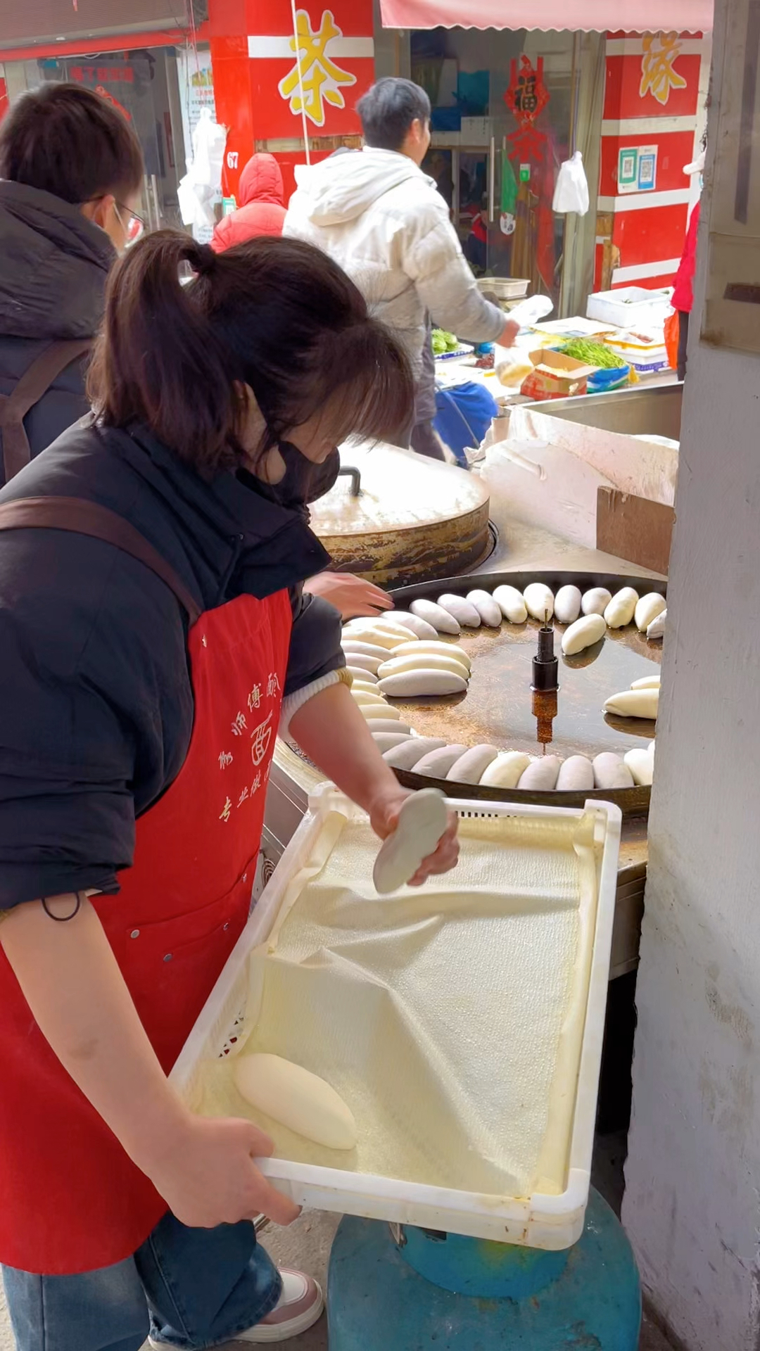 南京最帅气的馒头店老板，每天2000个馒头不够卖