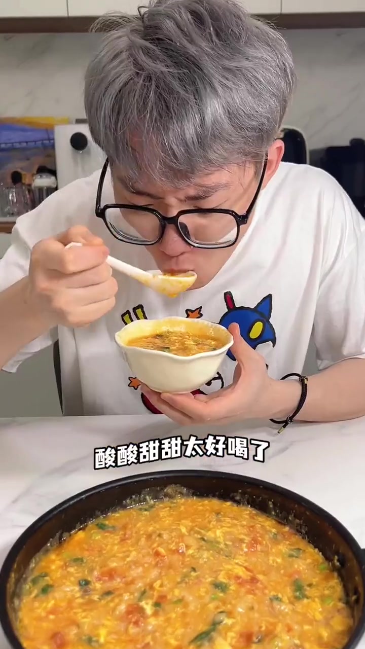 10分钟搞定！酸甜好喝的番茄鸡蛋疙瘩汤！！