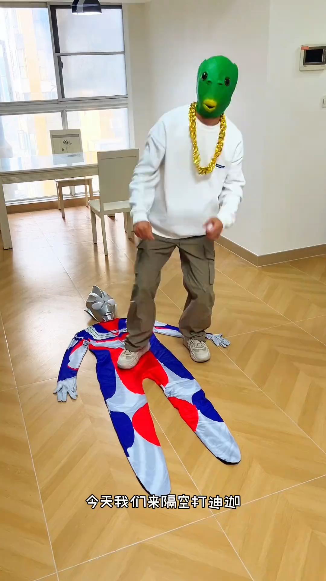 鱼头怪和迪迦奥特曼!