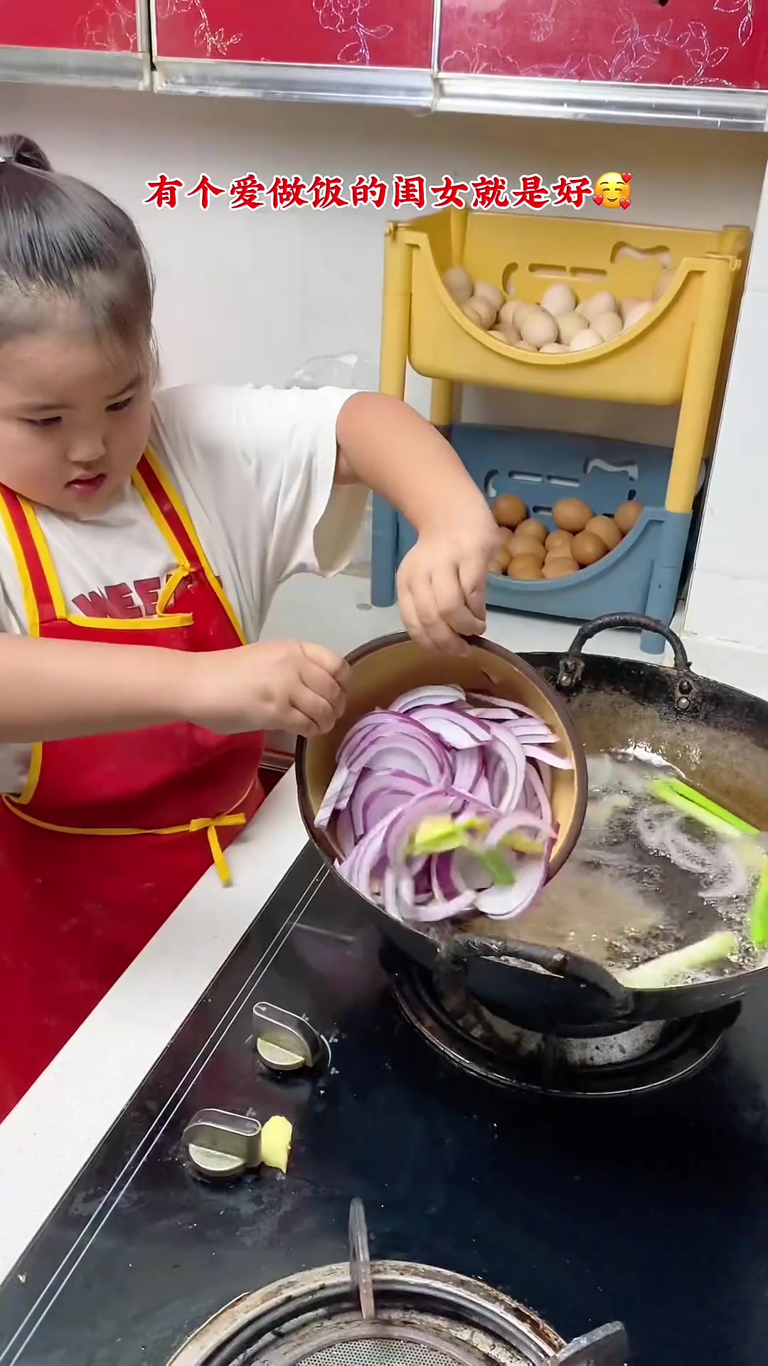 闺女说快开学了！她要做一锅香菇牛肉酱
