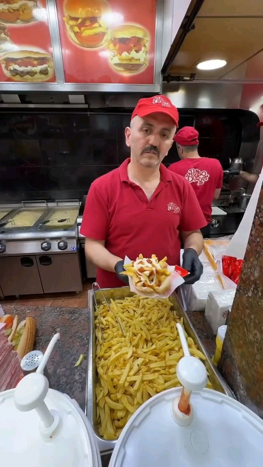 国外的独特汉堡,竟然是用薯条做成的