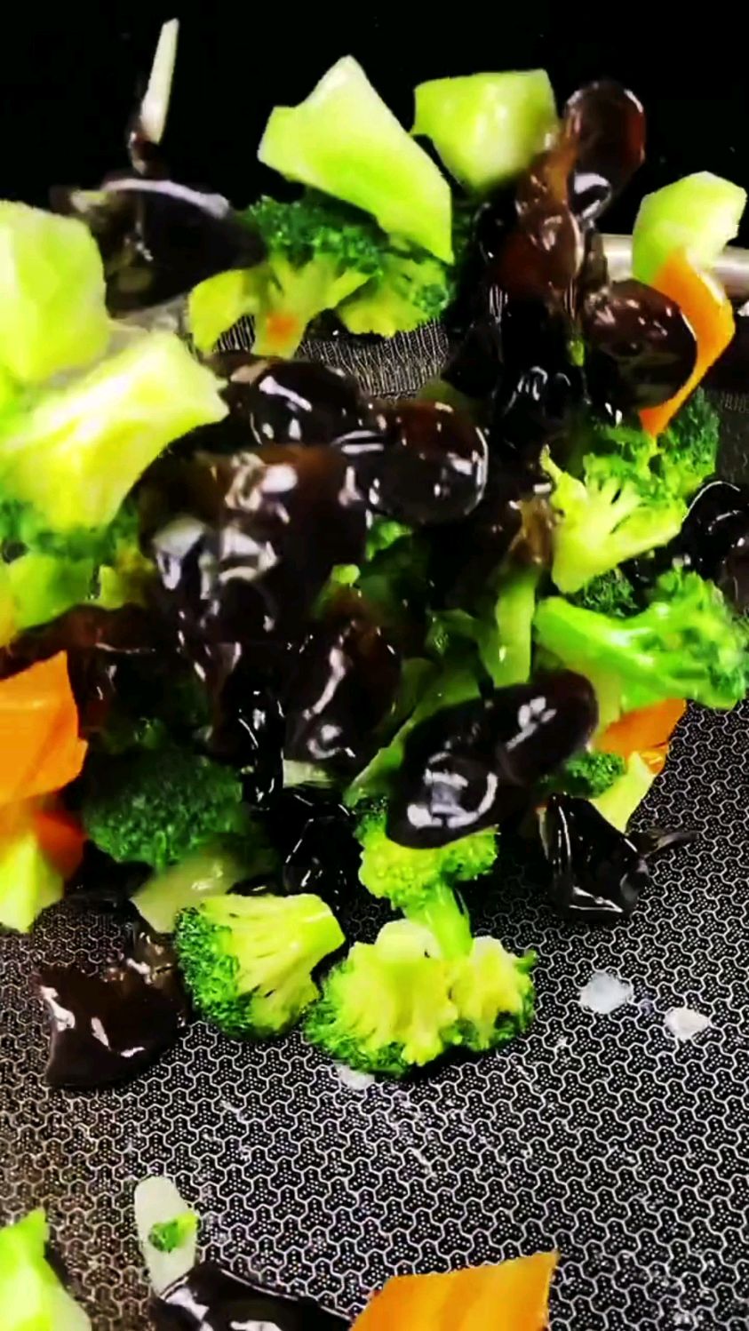 美食分享西兰花炒木耳