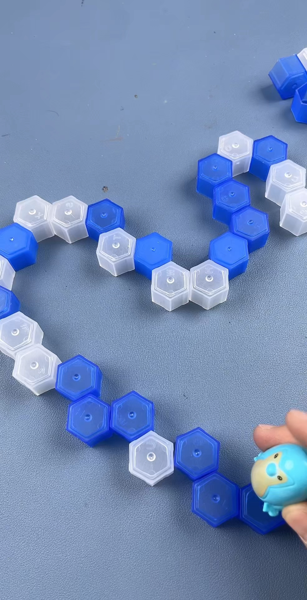 小企鹅来跳冰块了