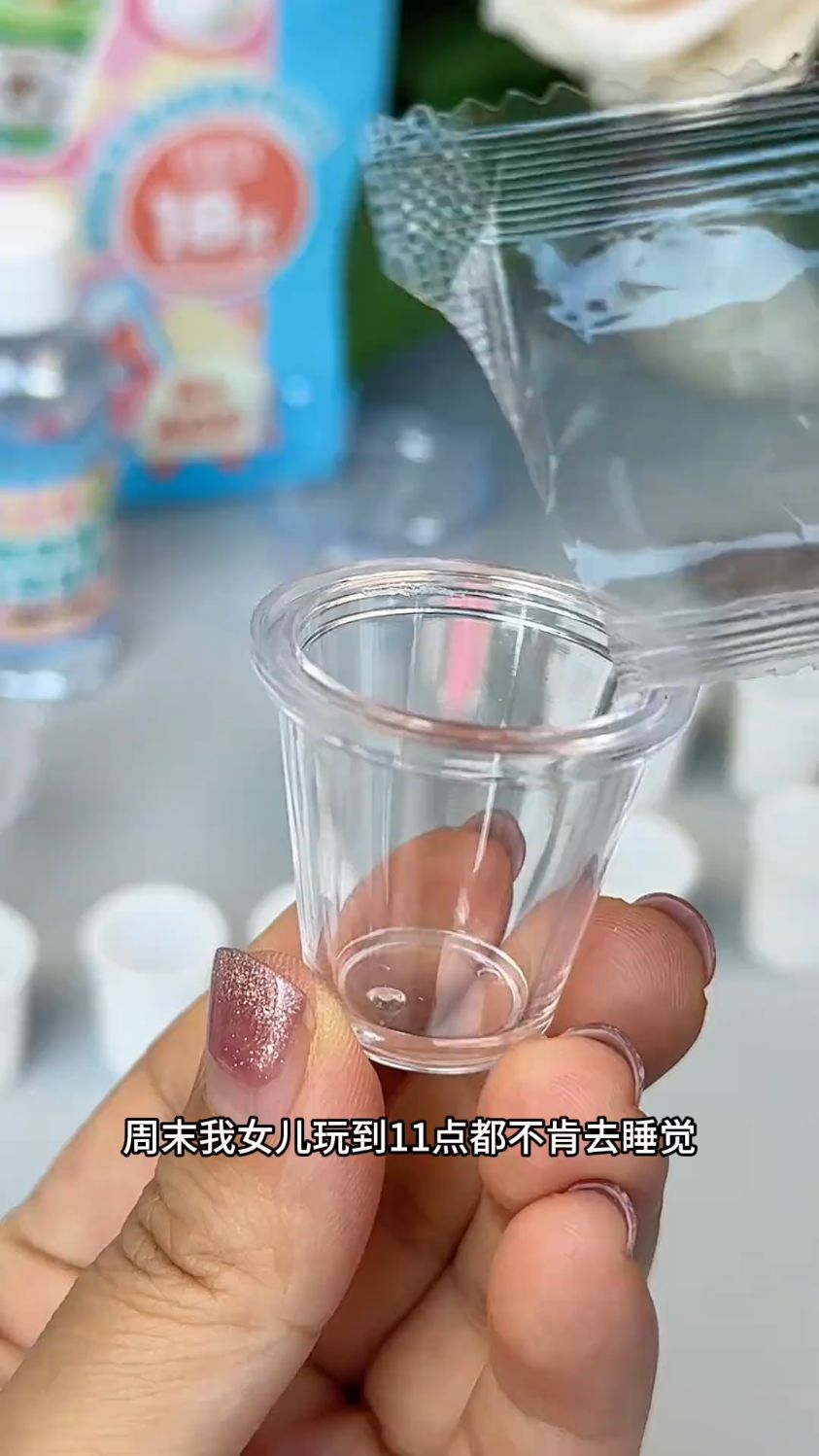 小朋友可以自己DIY的迷你奶茶杯,配件超丰富,孩子好喜欢