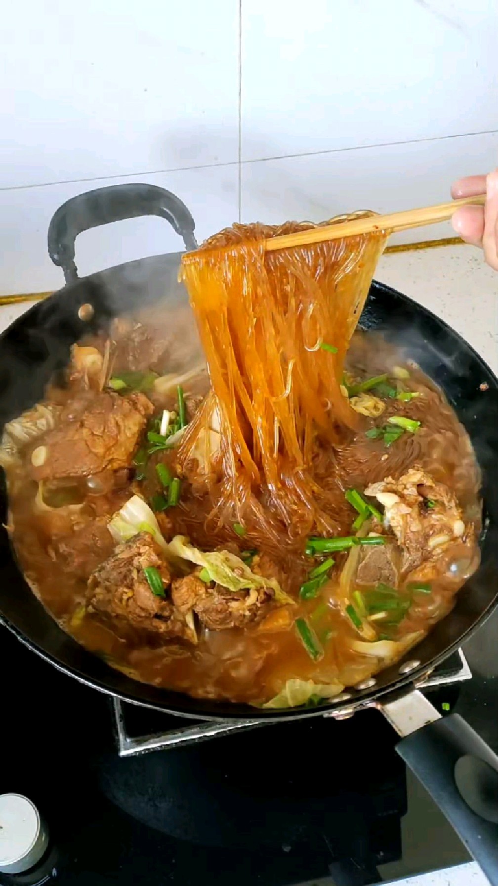 白菜排骨炖粉条,好吃又美味