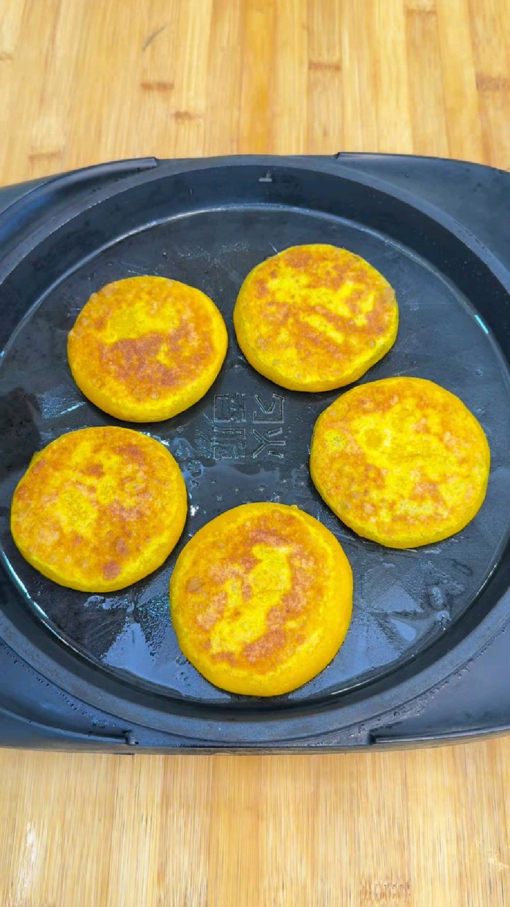 南瓜饼最好吃的做法,不蒸不油炸,软糯香甜不粘牙,做法简单