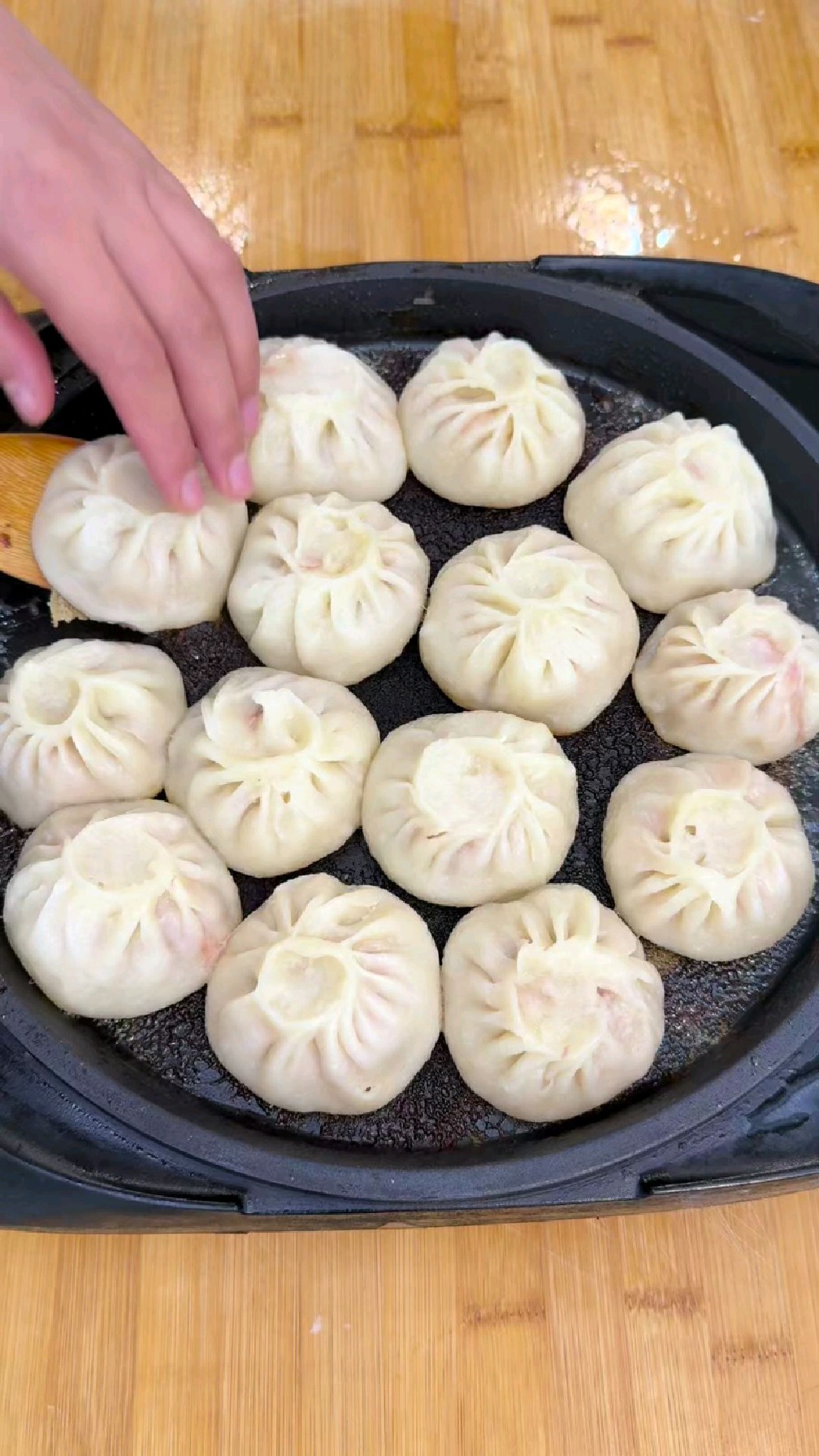 南瓜包子这样做,不用发面不用蒸,个个皮薄馅香,营养又好吃