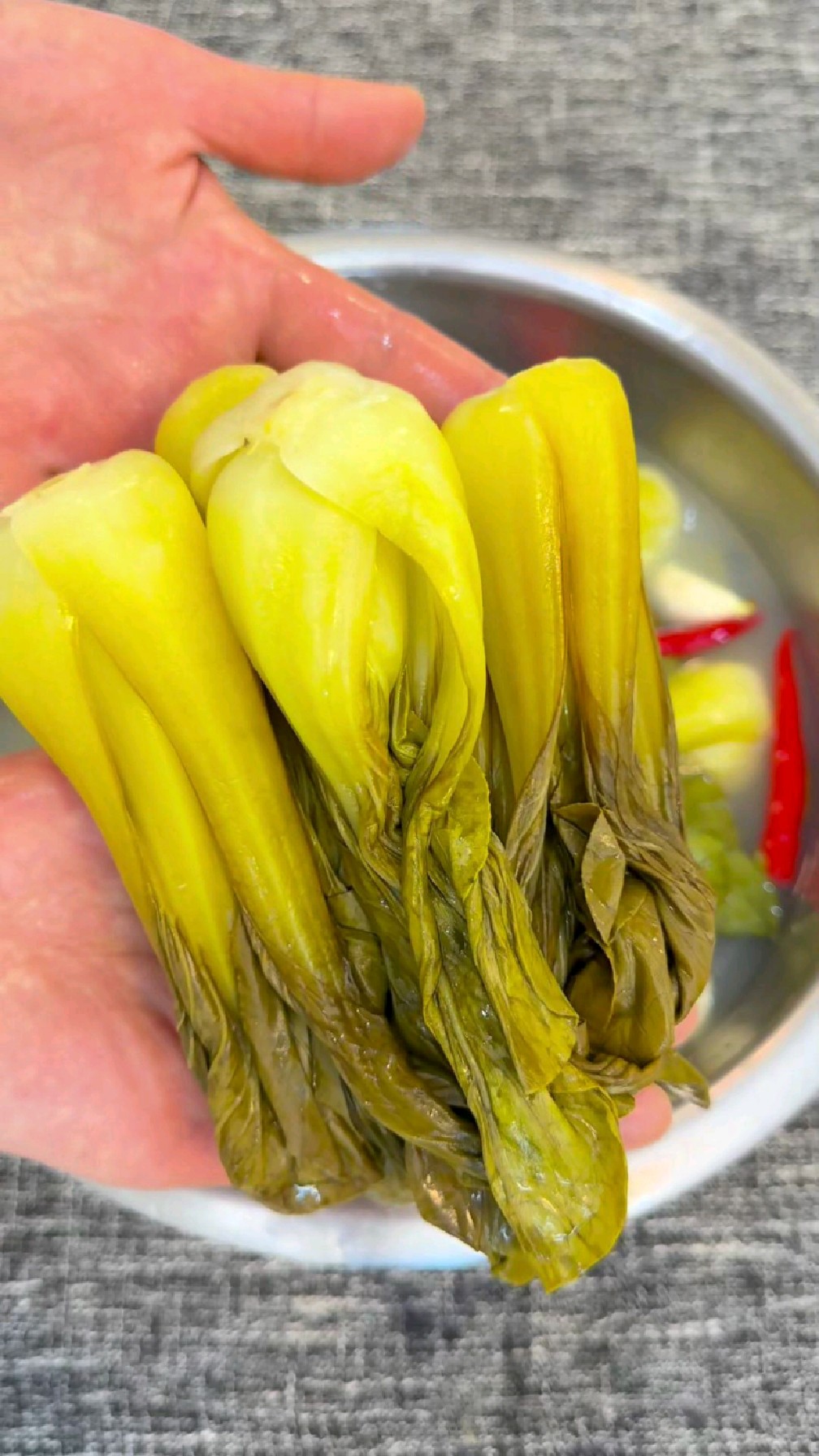 吃不完的青菜像这样做成酸菜,两天就能吃,酸脆爽口,好吃又下饭